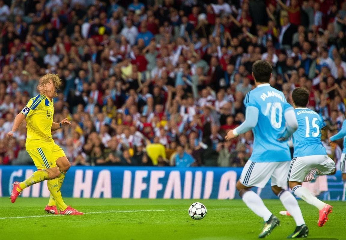 欧冠半决赛：哈兰德双响追平C罗纪录，曼城客场2-1力克皇家马德里